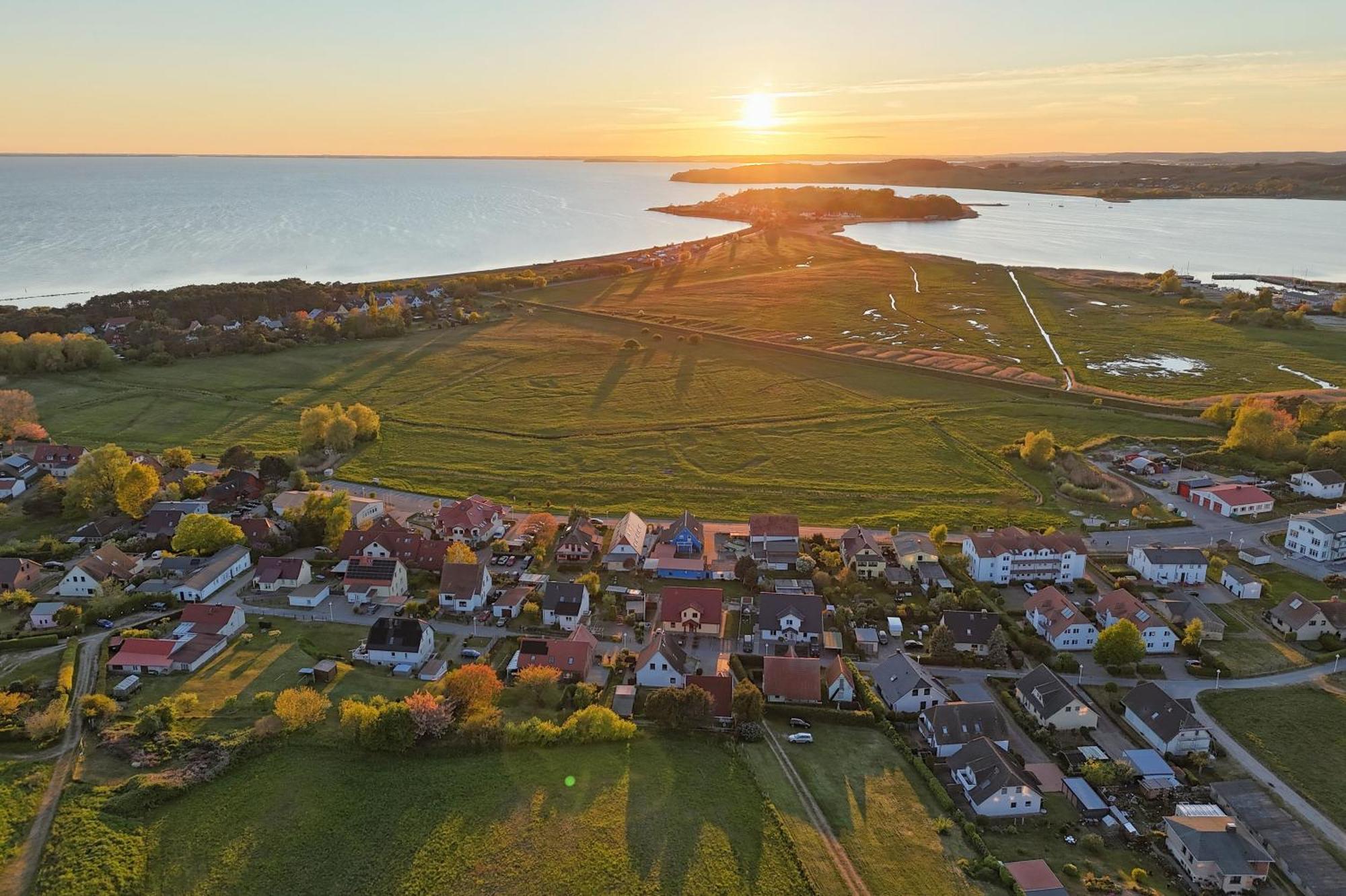 Schicke Fewo Mit Terrasse, Gratis Nutzung Vom Ahoi Erlebnisbad Und Sauna In Sellin - Haus De Niege Wech Fewo 02 Thiessow Exteriör bild